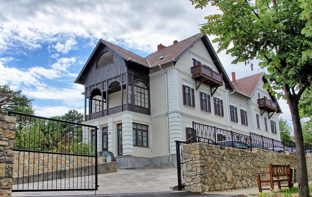 Boutique Hotel Annuska Balatonfured Luaran gambar